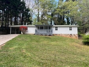 Building Photo - 3030 Mangum Dr