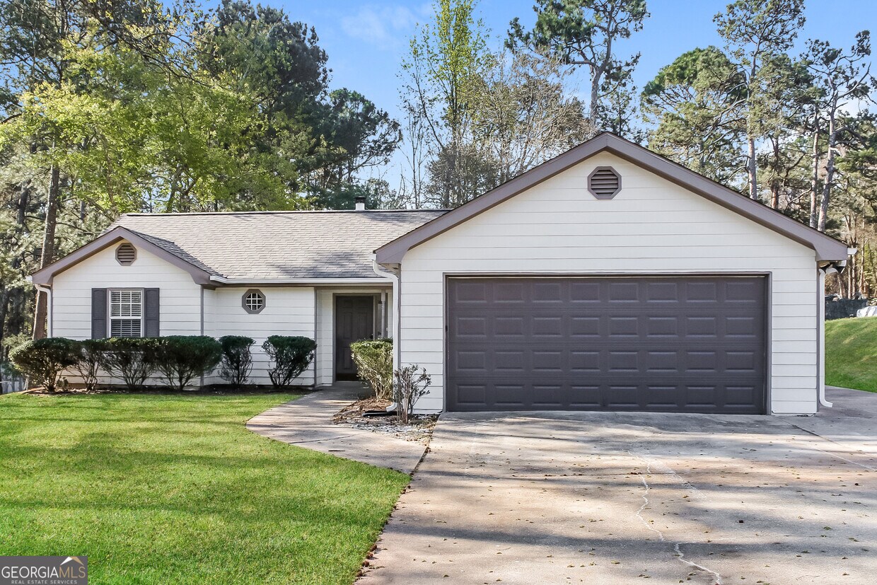 Foto principal - 515 E Country Woods Dr