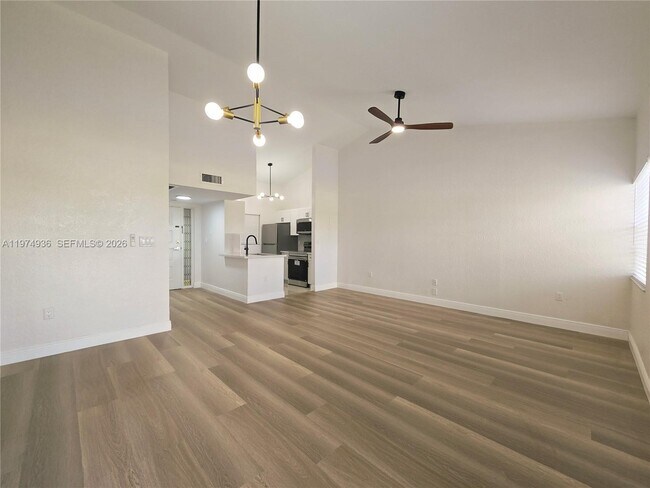 Foto del edificio - 2881 N Oakland Forest Dr