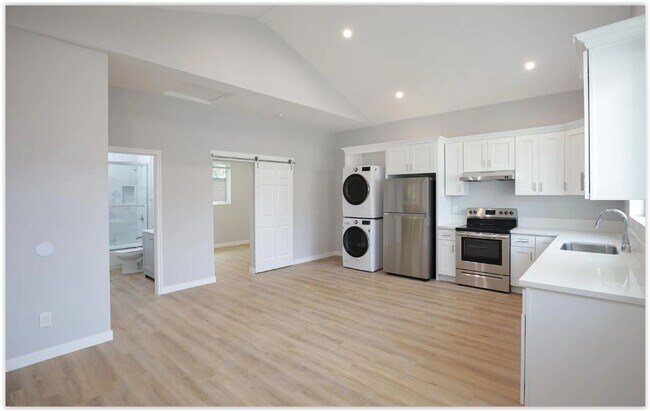 Foto del edificio - Upgraded Home Next to Chapman University