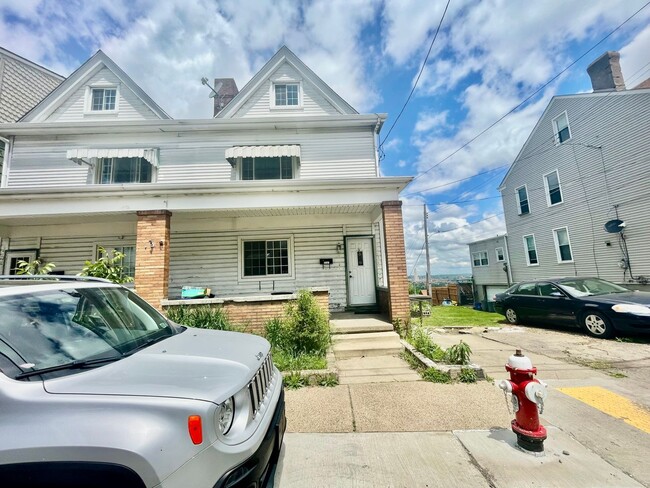 Building Photo - 4 Bed 1 Bath- Southside Slopes Pittsburgh PA