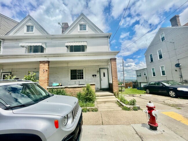 Foto del edificio - 4 Bed 1 Bath- Southside Slopes Pittsburgh PA