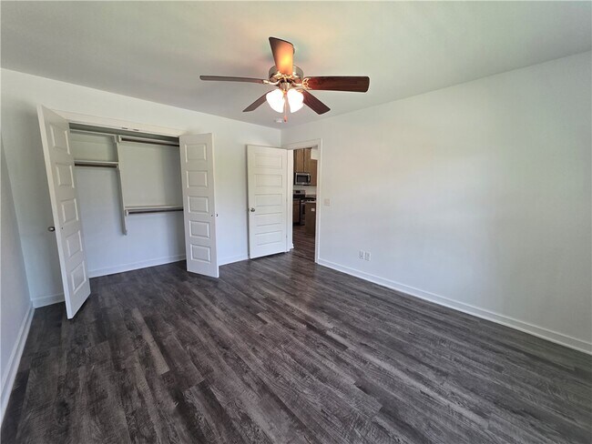 Building Photo - 637 Hidden Springs Dr