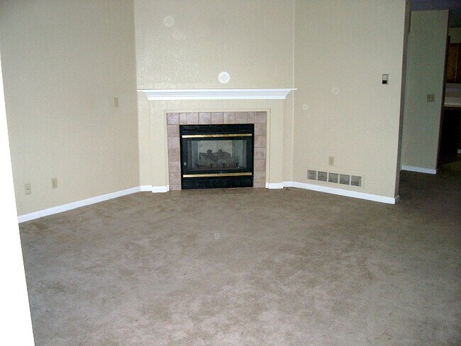 Building Photo - 2805 Leisure Dr