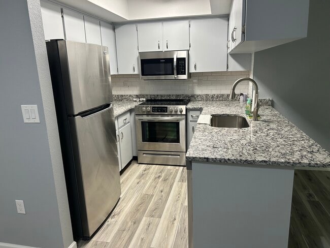 Building Photo - 286 Leafy Way Ave