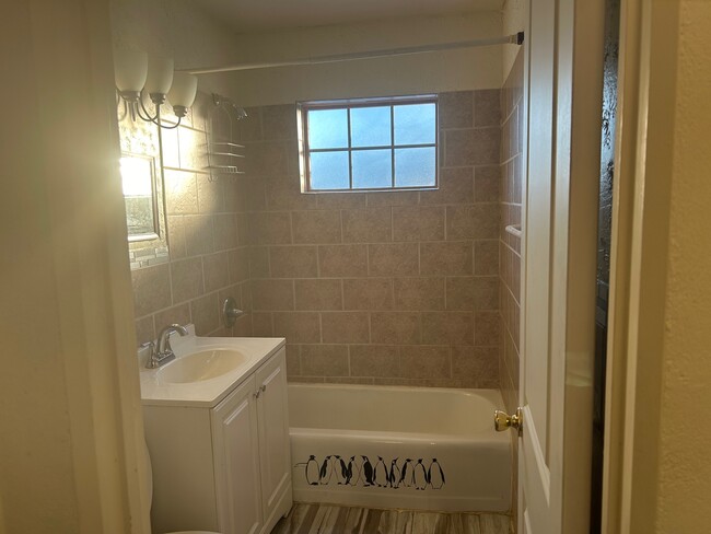 Bath Room - 1401 N Main St