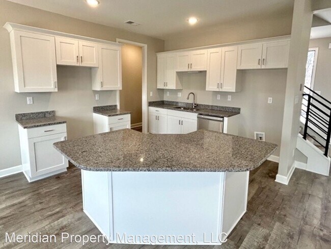 Building Photo - 4 br, 2.5 bath House - 5833 Tucker Landing