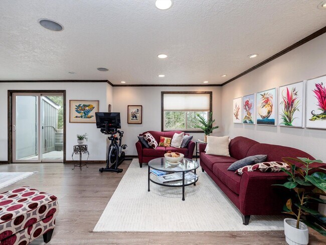 Foto del edificio - Beautiful 3 bedroom unit near in Lake Oswe...