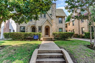 Building Photo - 5930 La Vista Dr