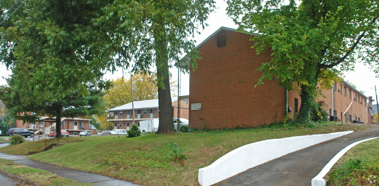 Building Photo - Jefferson Clark Apartments