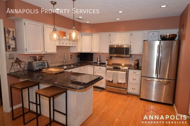 Building Photo - 714 old love point road