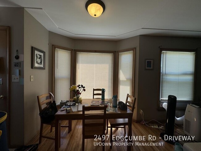 Building Photo - 2497 Edgcumbe Rd