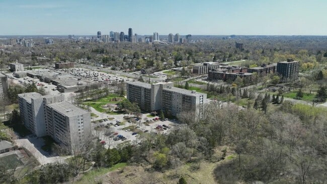  - 105 Cherryhill Blvd