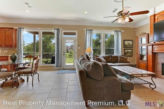 Foto del edificio - 5 br, 3 bath House - 39349 Lakeland Ave
