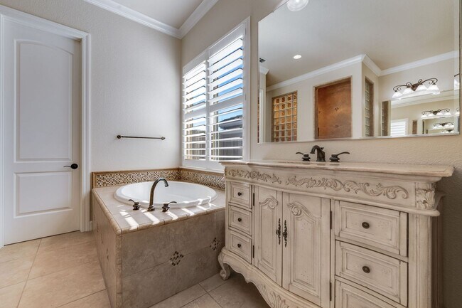 Foto del edificio - Luxury 4-Bedroom Home in El Dorado Hills Exclusive Serrano Community!