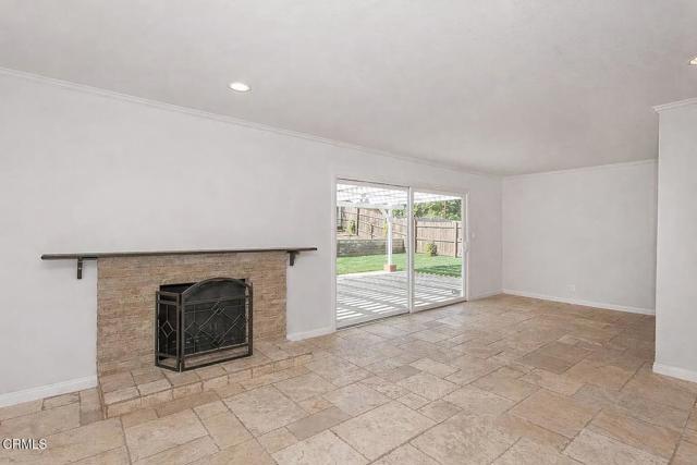 Building Photo - 639 Calle Tulipan