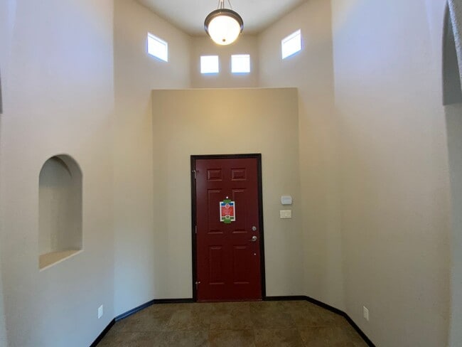 Foto del edificio - 3 Bedroom Custom Single Story Home Availab...