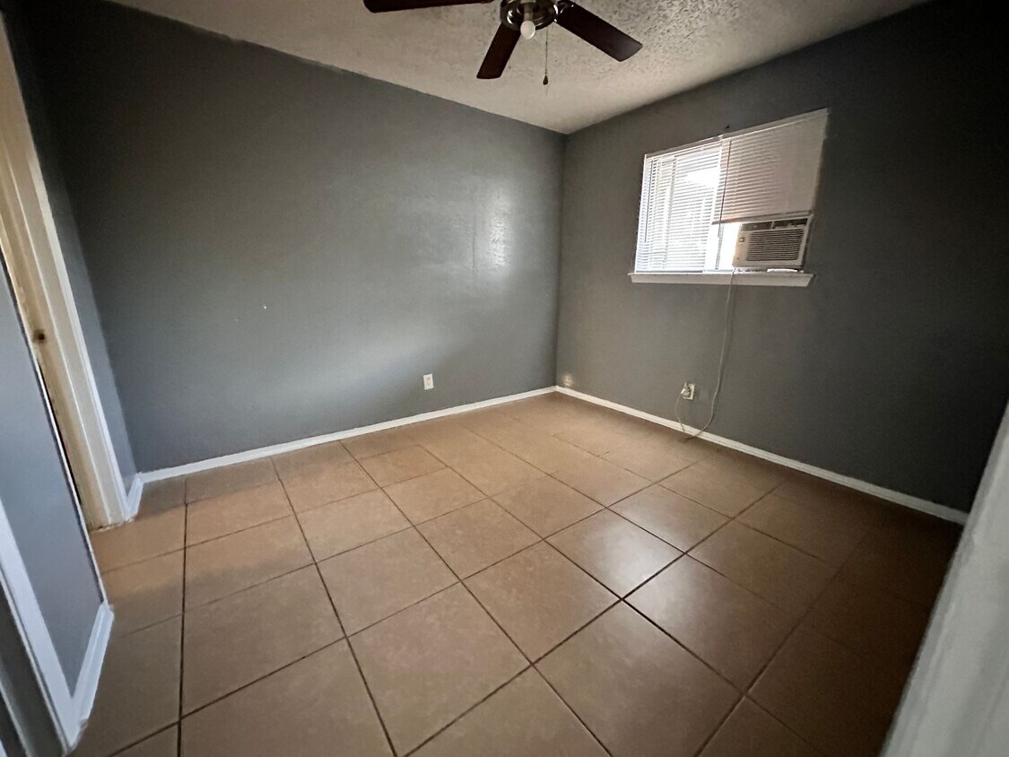 Building Photo - 1601 E Central Texas Expy