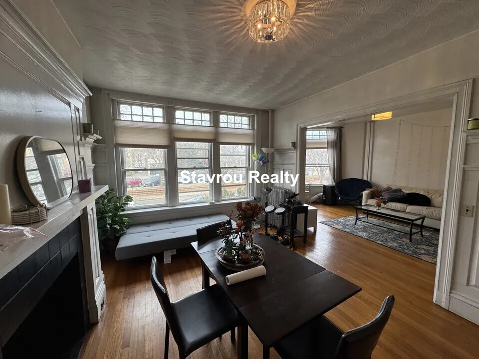 Primary Photo - 1681 Beacon St