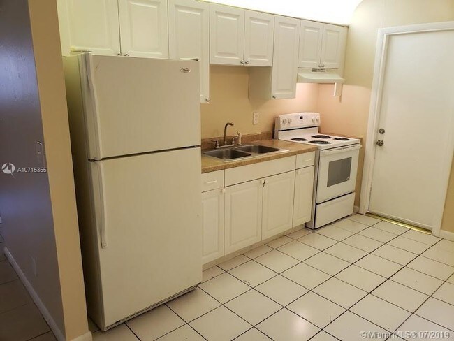 Building Photo - 2889 SW 19th Pl