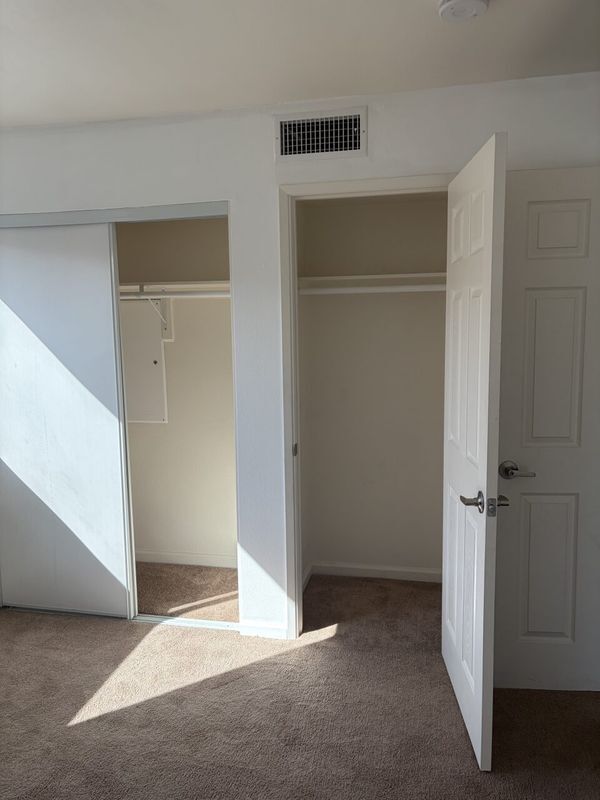 Building Photo - 2020 Guthrie St N