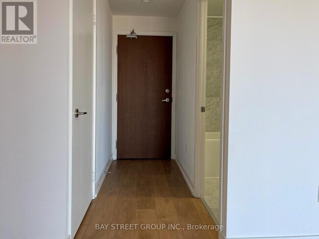 Photo du bâtiment - 117 McMahon Dr