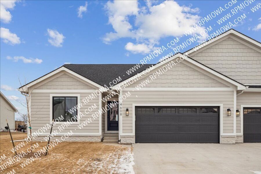 Foto principal - BRAND NEW TOWNHOME! 4 Bed, 3 Bath Townhome...