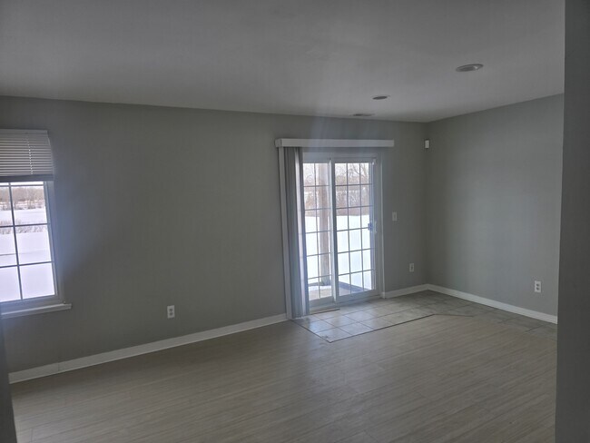 Foto del edificio - 247 Oak Ridge Dr