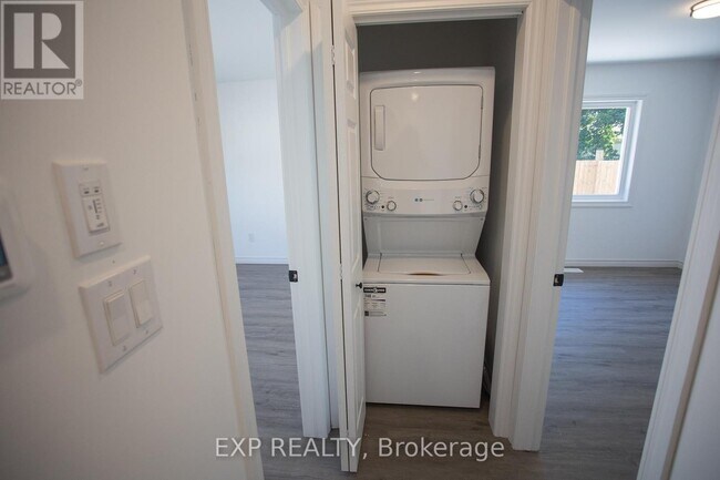 Photo du bâtiment - 277 Grove St E