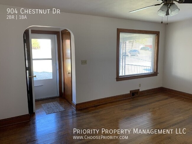 Building Photo - 904 Chestnut Dr