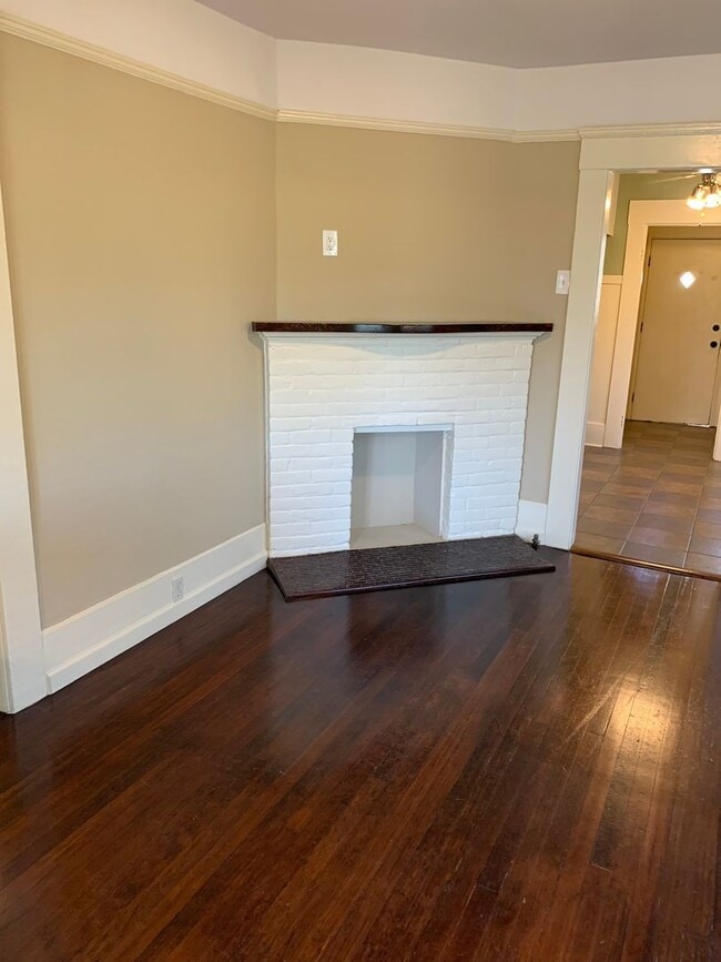 Building Photo - Old World Charm in Cortez Hills!
