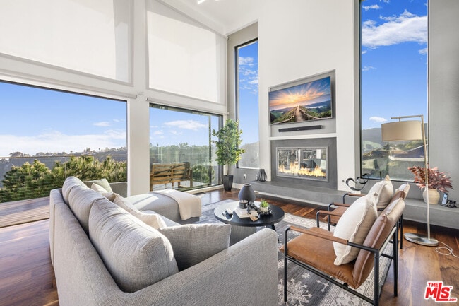 Building Photo - 1735 Summitridge Dr