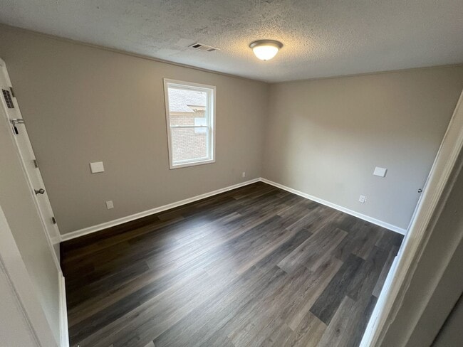 Building Photo - For Rent – Charming 3 Bedroom, 1 Bath Home