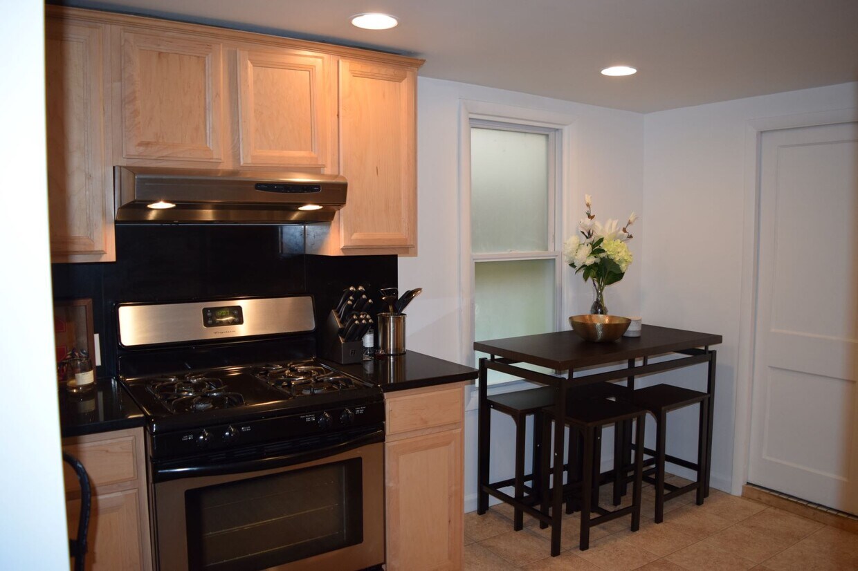 Cocina 1 - 114 College Ave