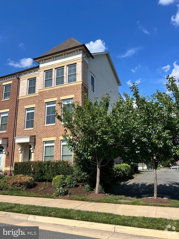 Building Photo - 20730 Exchange St