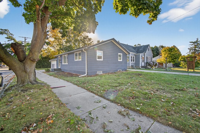 Building Photo - 3603 21st Ave