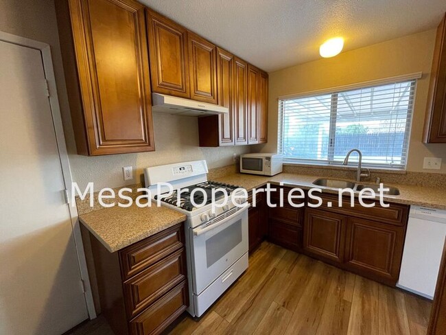 Building Photo - 1761 W Phillips Dr