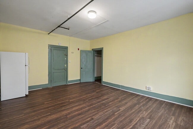 Building Photo - 128 High St