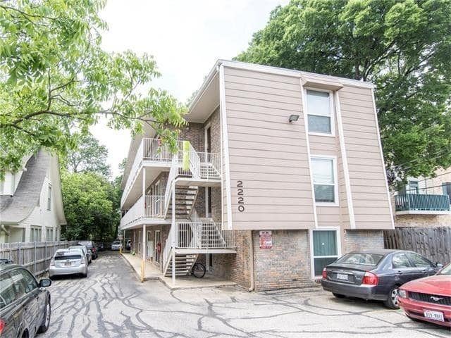 Primary Photo - 2220 Leon St