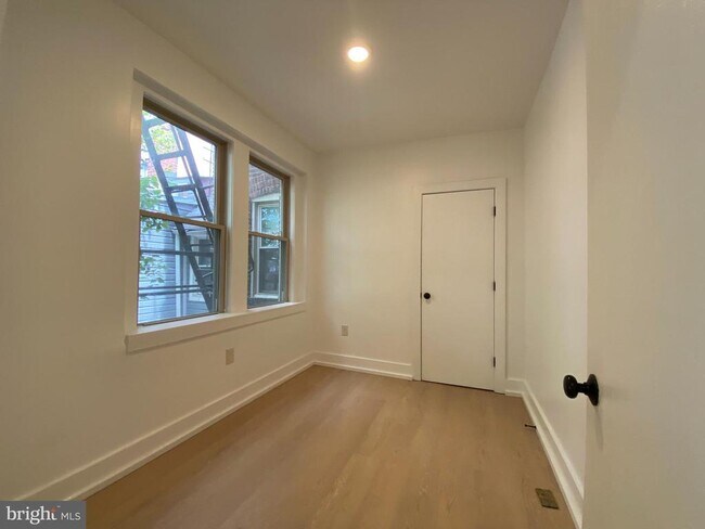 Foto del edificio - 3126 16th St NW