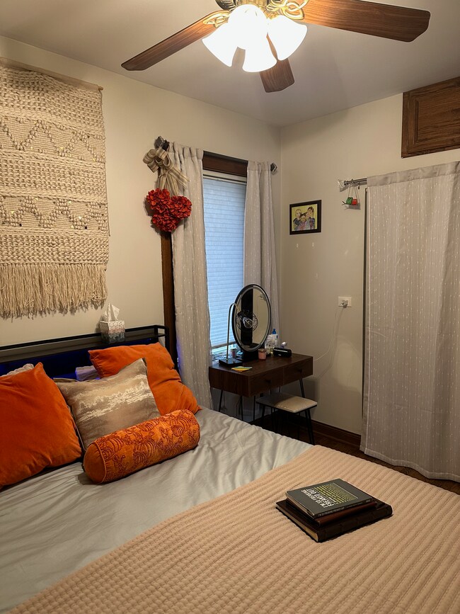 Foto del edificio - 4112 W Addison St