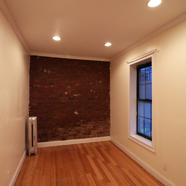Building Photo - 552 Lincoln Pl