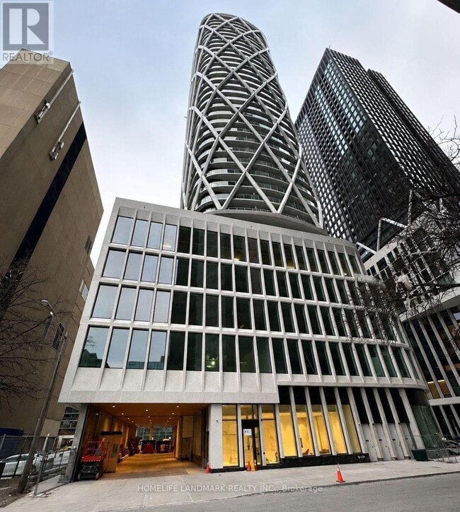 Building Photo - 230 Simcoe St
