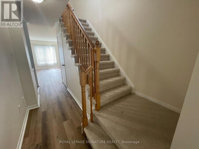 Building Photo - 9 Fairglen Ave