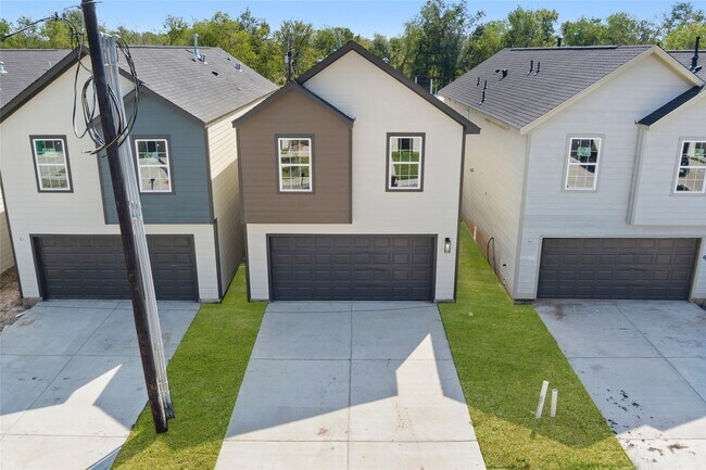 Building Photo - 9946 Lanewell St