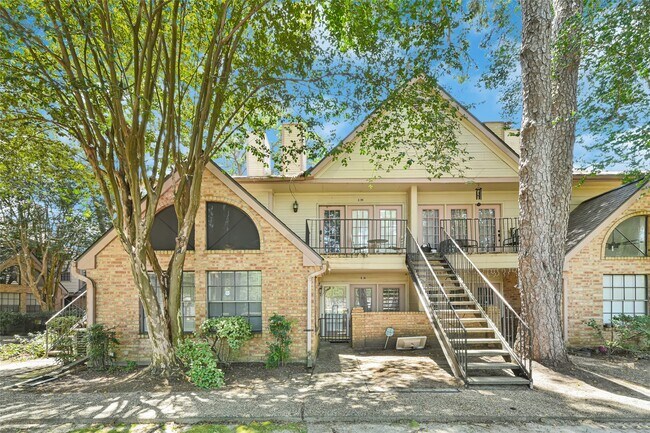 Foto del edificio - 16800 Sugar Pine Dr