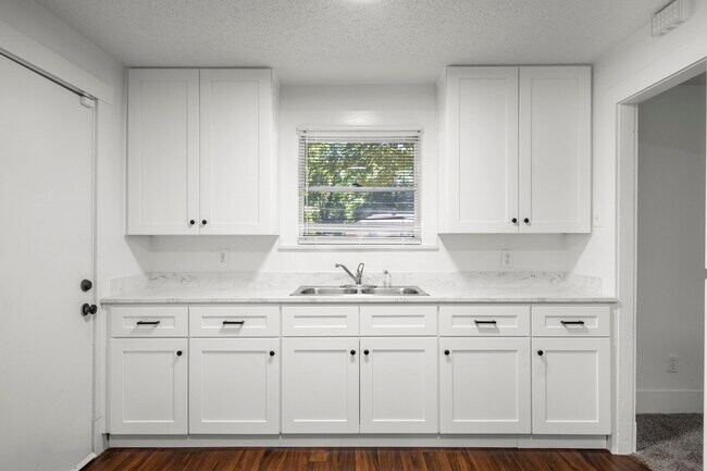 Foto del edificio - 904 Mansfield St