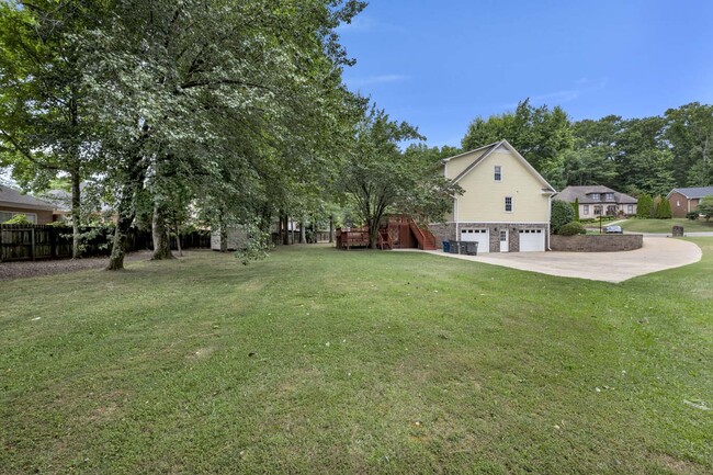 Building Photo - 512 Roundabout Dr