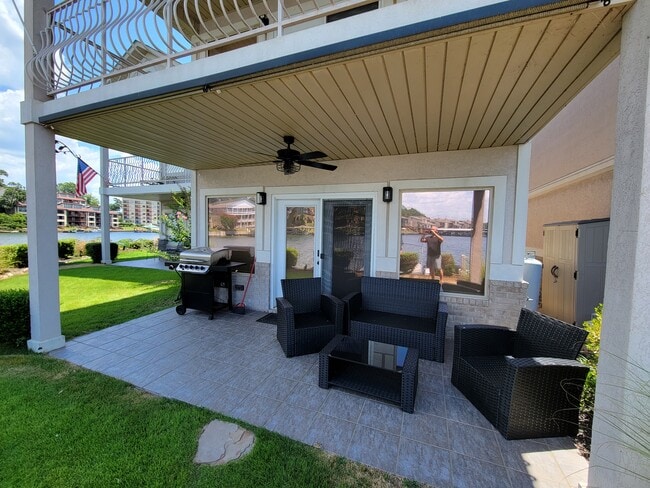 Building Photo - 188 Villa Pt