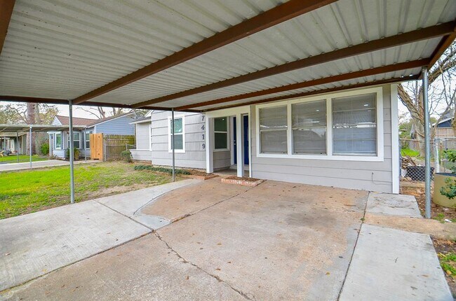Building Photo - 7419 Jalna St